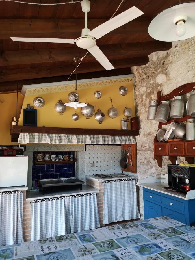 Bed and Breakfast East Wind Medea Esterno foto