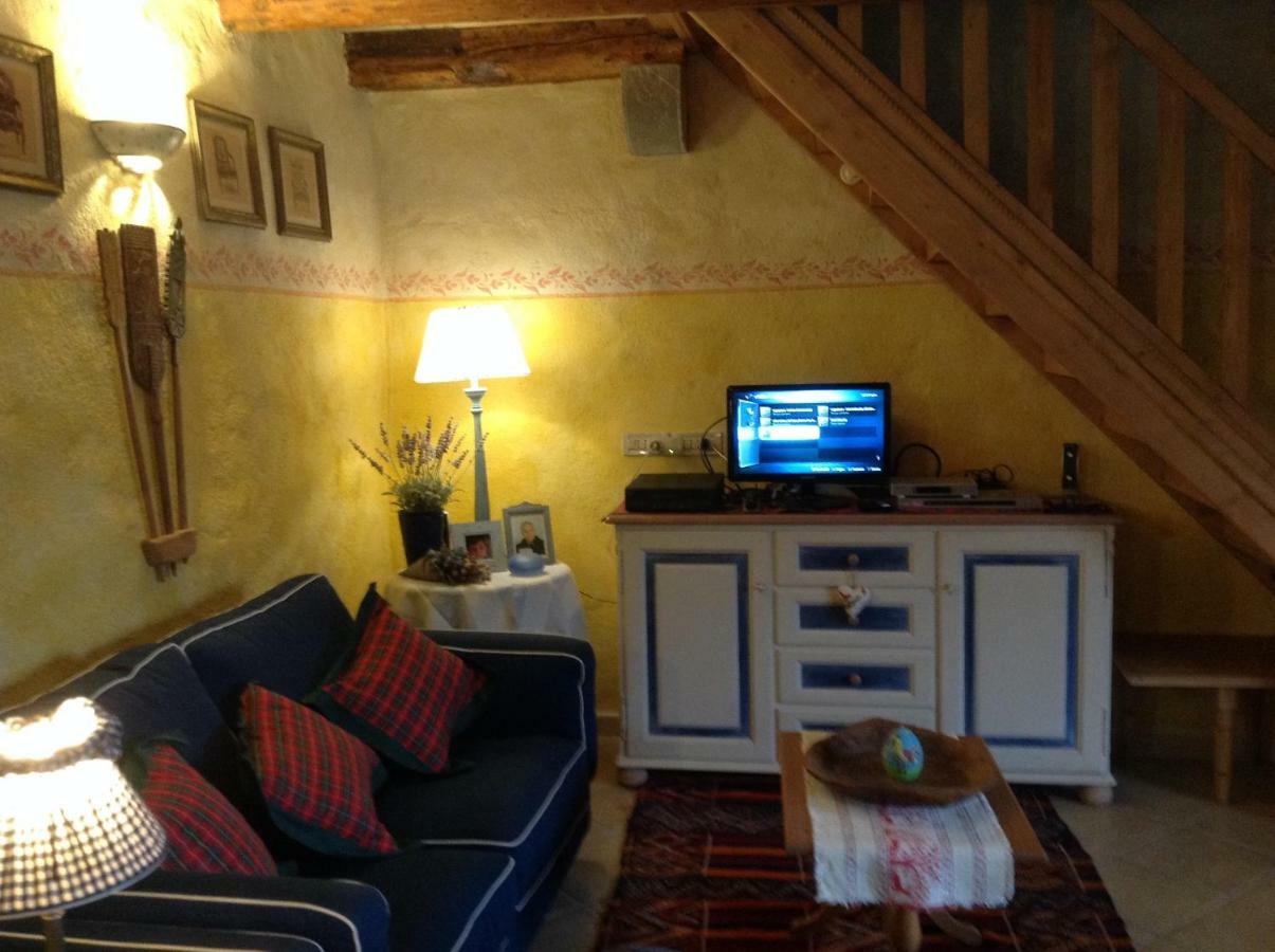 Bed and Breakfast East Wind Medea Esterno foto
