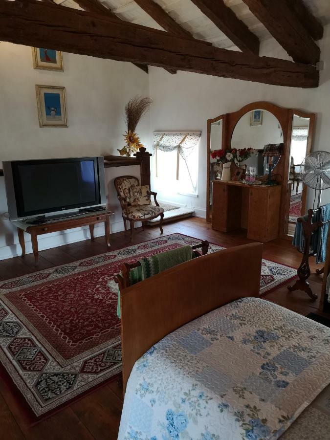 Bed and Breakfast East Wind Medea Esterno foto